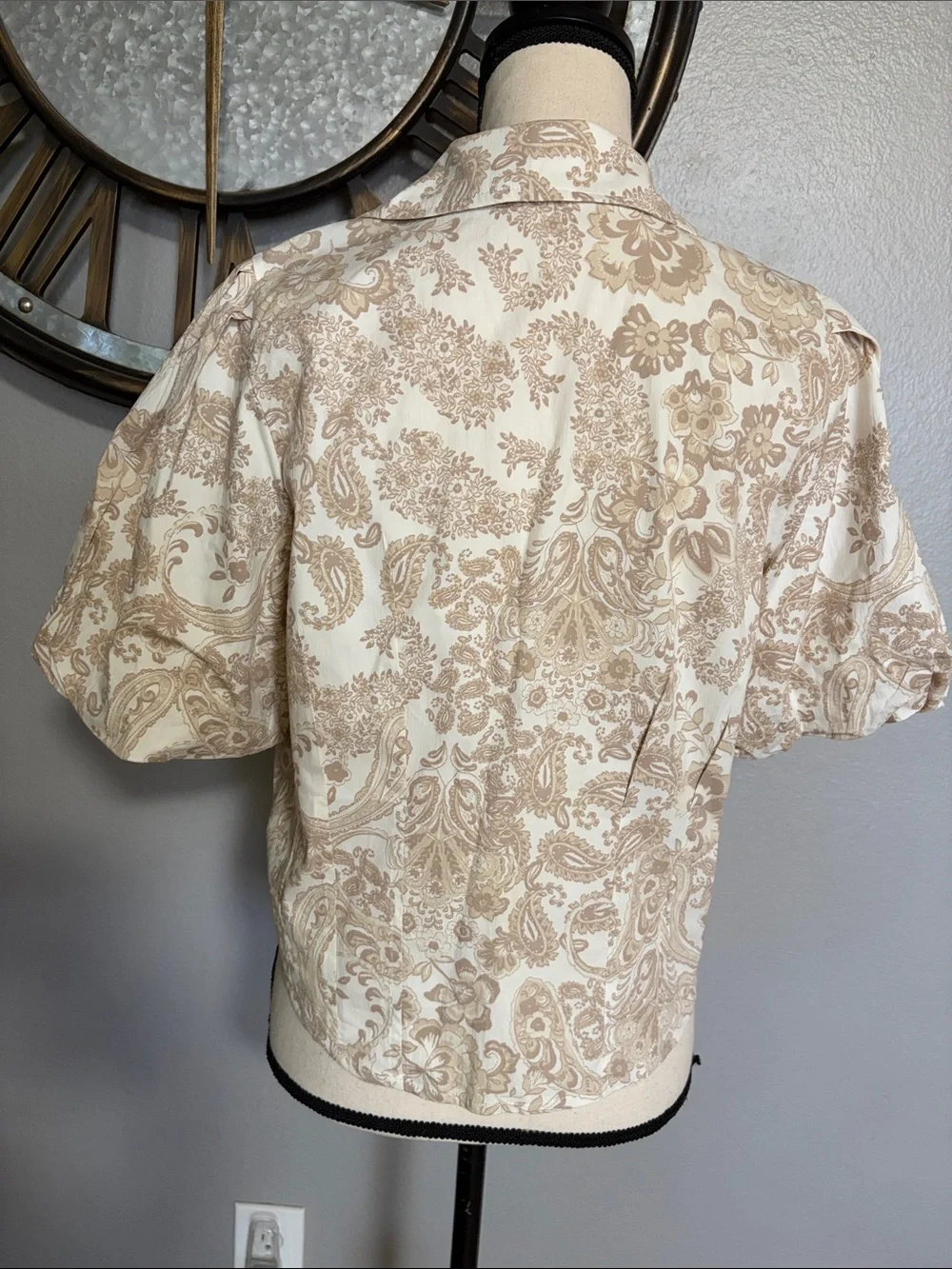 BAGATELLE White with tan flora print Puff Sleeve Button-Front Women's Shirt - Picture 8 of 10